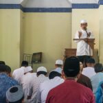 Rizal Bawazier Mengisi khutbah Jum'at di Masjid Al Irsyad Desa Wanareja Selatan