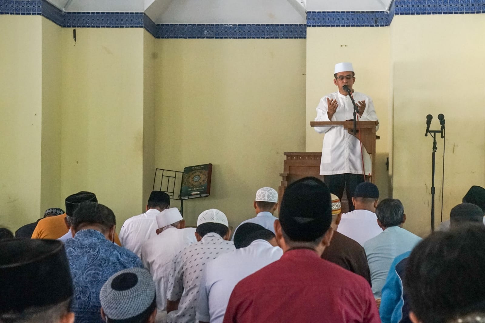 Rizal Bawazier Mengisi khutbah Jum'at di Masjid Al Irsyad Desa Wanareja Selatan