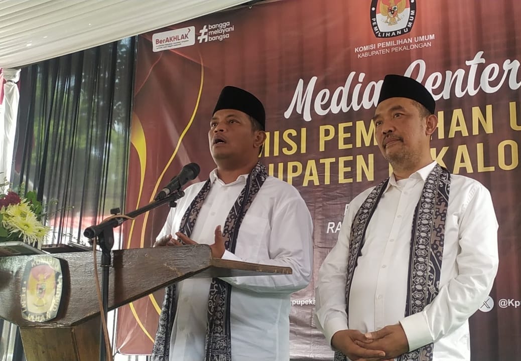 Manfaatkan Putusan MK Wakil Bupati Pekalongan Gandeng Pengusaha Daftar Pilkada 2024