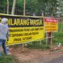 Perseteruan Kades dengan Warga, Puluhan Pemuda Desa Wuled Pekalongan Tutup Akses Jalan Tanah Bengkok