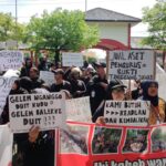 Ribuan Nasabah Korban BMT Mitra Umat Demo di Depan Kantor DPRD Kota Pekalongan