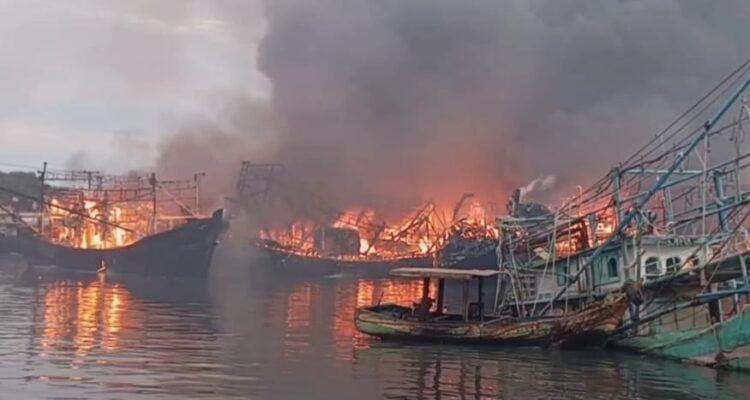 Kembali Puluhan Kapal Ikan di Pelabuhan Tegal Terbakar